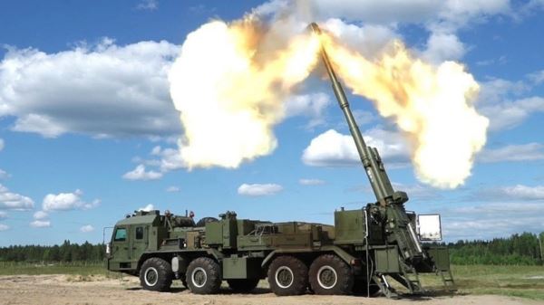 «Выдержала попадание из HIMARS»: как новейшая российская колёсная гаубица 2С43 «Мальва» применяется в ходе СВО