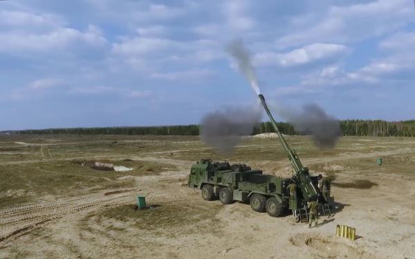 «Выдержала попадание из HIMARS»: как новейшая российская колёсная гаубица 2С43 «Мальва» применяется в ходе СВО2