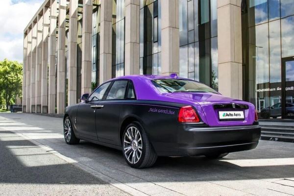 Блогерша Юлия Гаврилина выставила на продажу Rolls Royce за 18,5 млн рублей